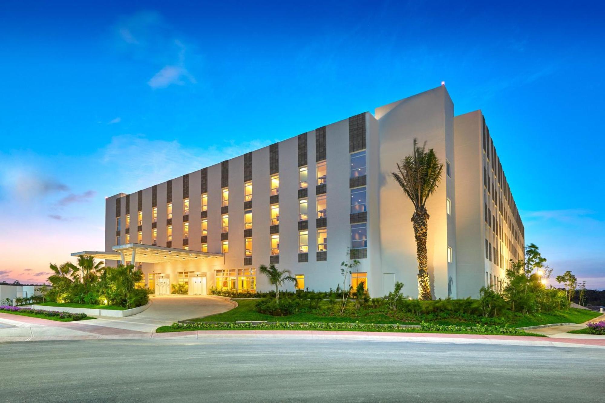 City Express Plus By Marriott Cancun Aeropuerto Riviera Ngoại thất bức ảnh