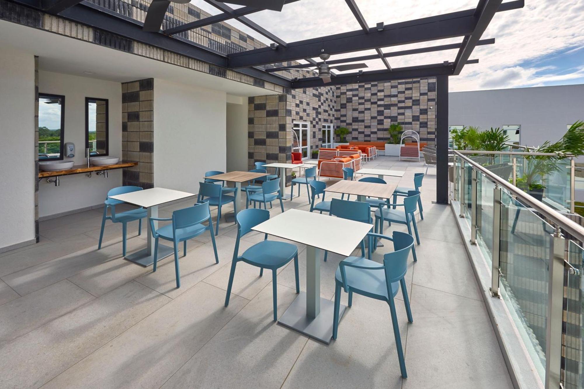 City Express Plus By Marriott Cancun Aeropuerto Riviera Ngoại thất bức ảnh